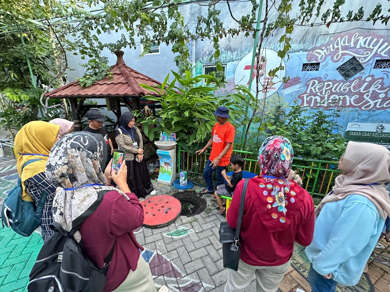 Pemdes Mantingan Rembang Belajar ke Kampung Edukasi Sampah Sidoarjo