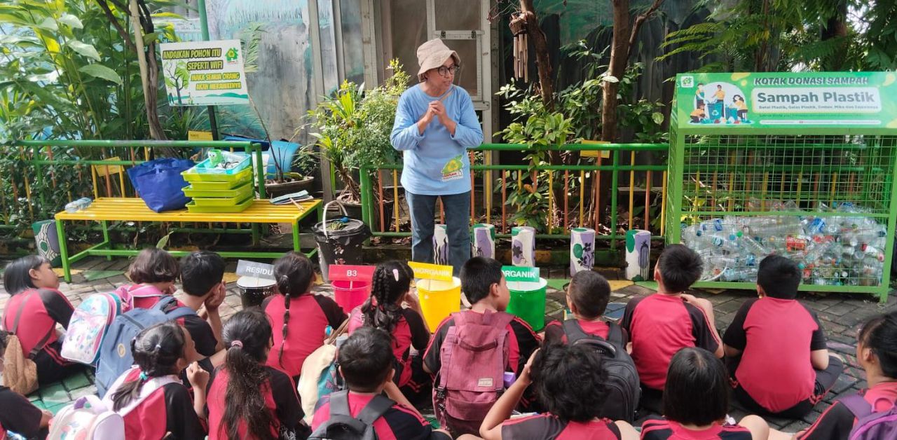 Siswa SDK St. Yustinus De Yacobis Belajar Kelola Sampah di Kampung EdukasiSampah