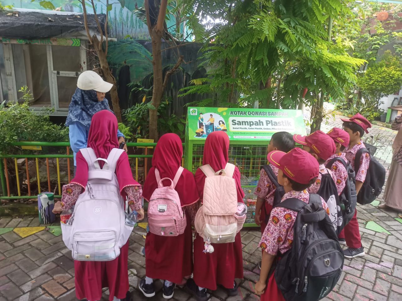 Cerita Perjalanan MI Muhammadiyah 3 Penatarsewu di Kampung Edukasi Sampah