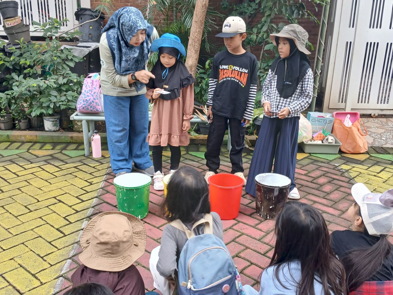 Jalan-Jalan Edukatif ke Kampung Edukasi Sampah