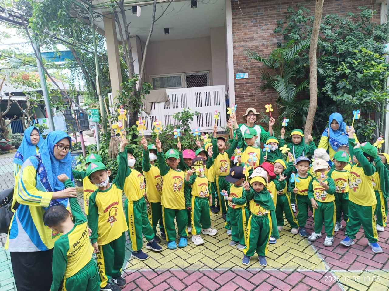 Puluhan Anak KBTK RA Al-Ali Sidoarjo Belajar Lewat Alam