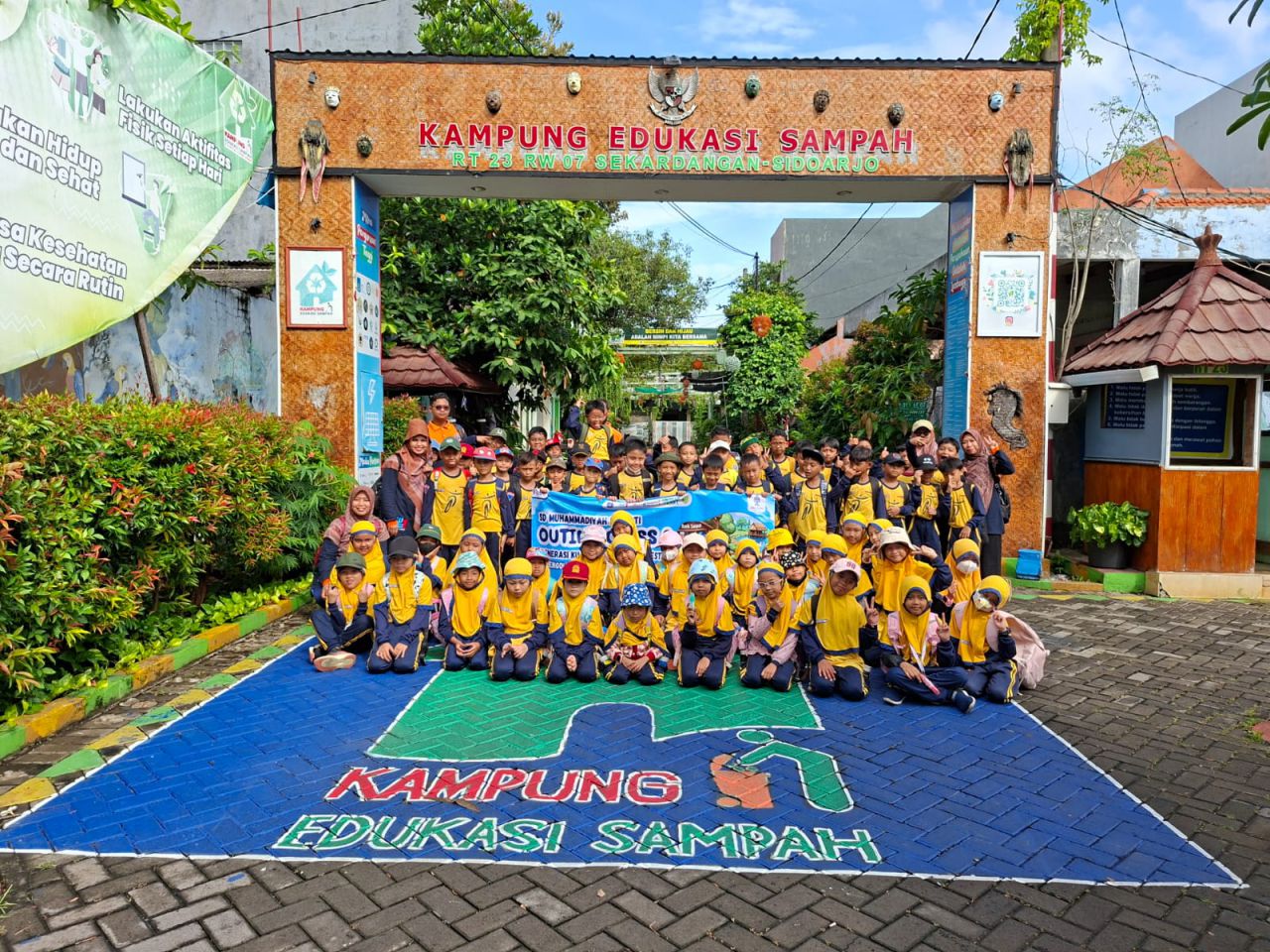 Tanamkan Kepedulian Sejak Dini,  SD Muhammadiyah 1 Sedati Belajar Kelola Sampah