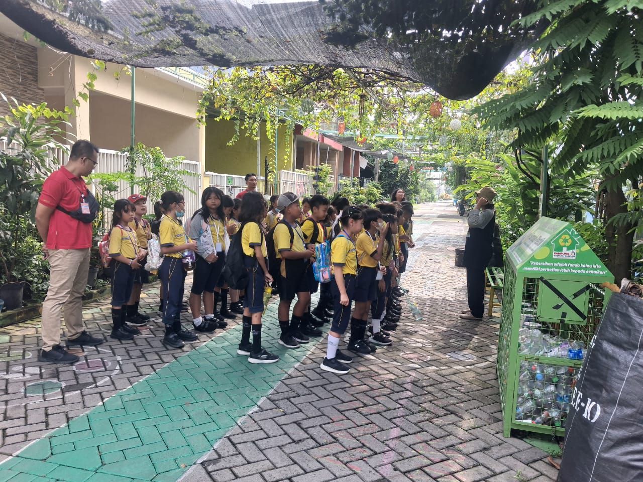 Outdoor Learning SDK Untung Suropati II di Kampung Edukasi Sampah