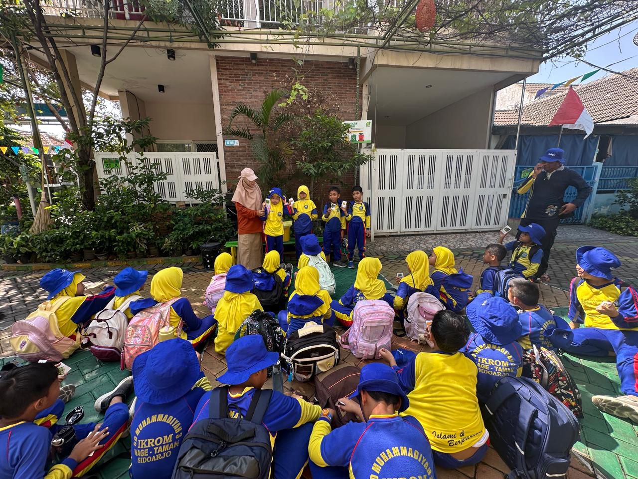 Ratusan Siswa SD Muhammadiyah 3 Ikrom Belajar Kelola Sampah & Energi Terbarukan